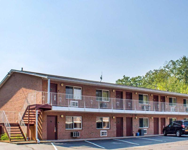 Econo Lodge Inn & Suites Lake Harmony - Pocono Mountains Area White Haven Exterior photo